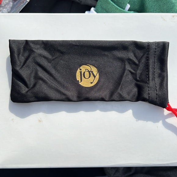 Joy Mangans - readers +3.50 - Picture 3 of 3